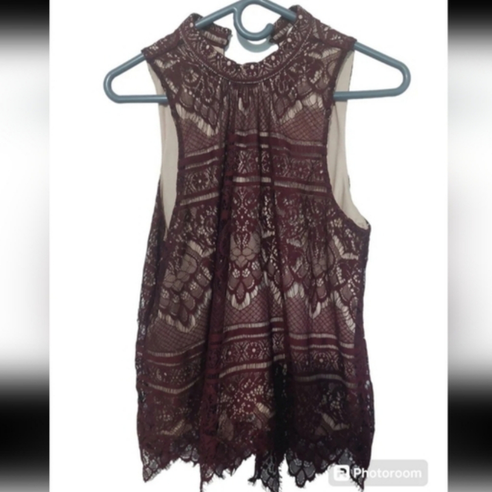 Lauren Conrad Lace Sleeveless Top Blouse Womans Wine Burgundy Dark Goth Vampire